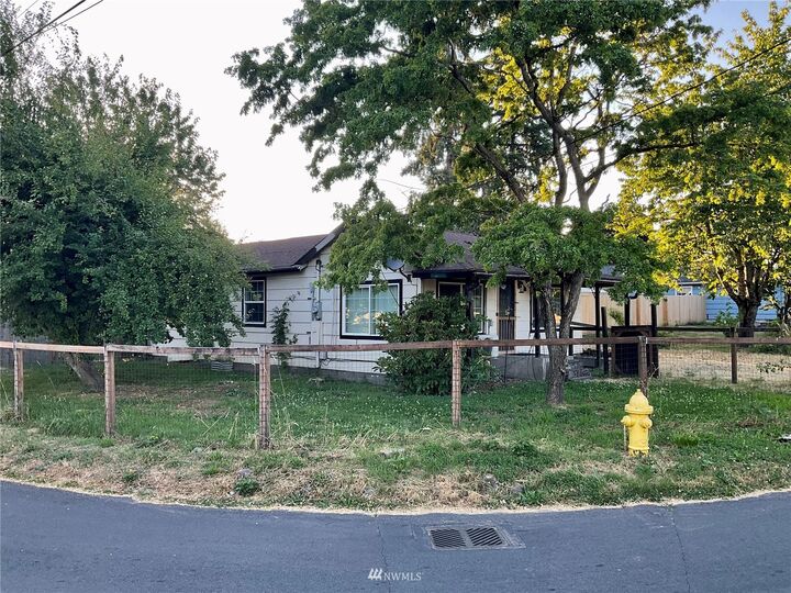 Property Photo:  201 Cowlitz Drive  WA 98626 