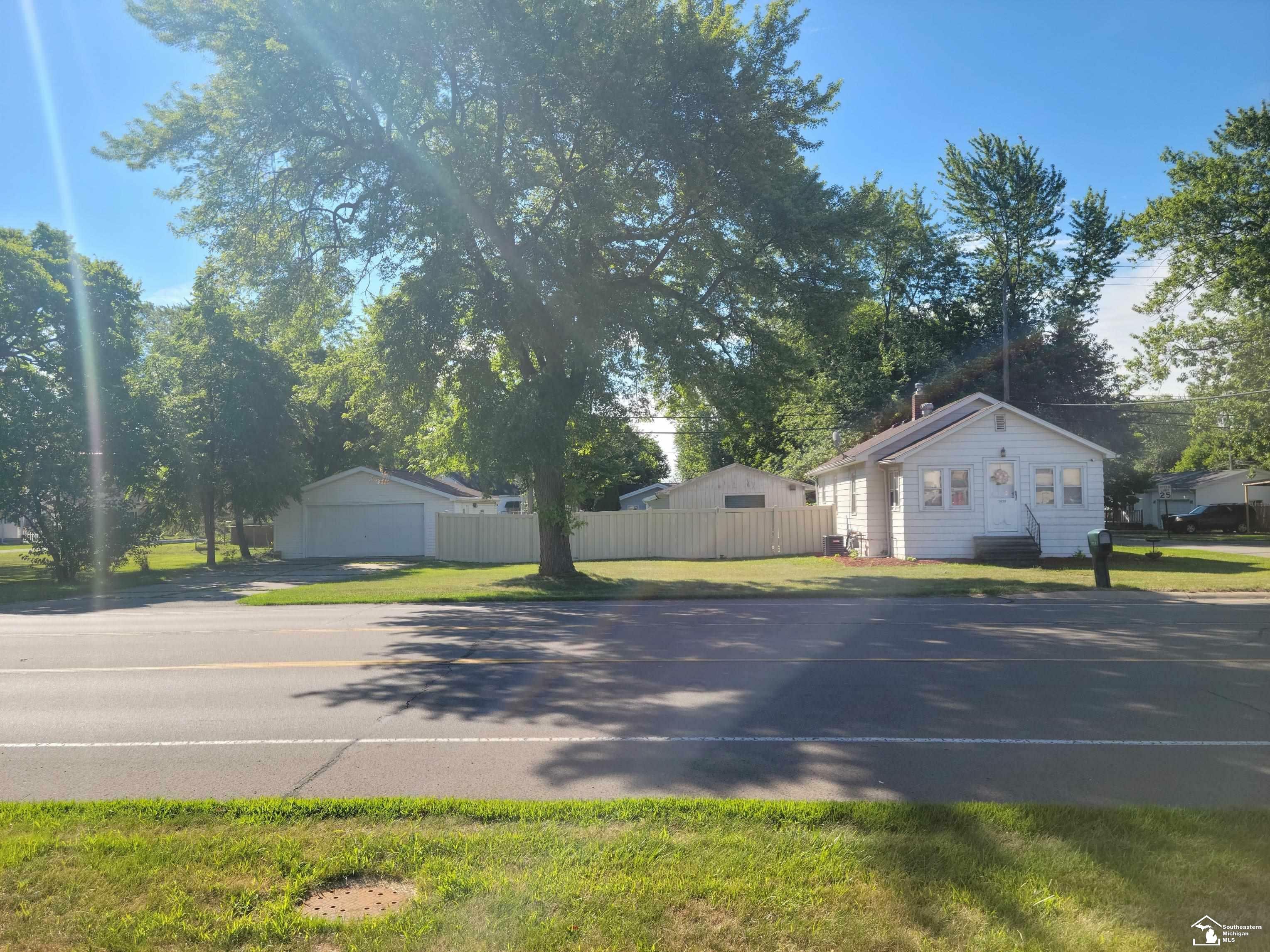 Property Photo:  3856 N Dixie  MI 48162 