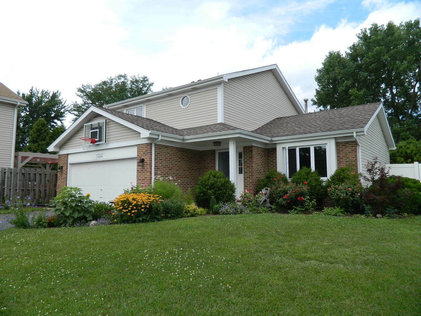 Property Photo: 1034 N Cardinal Drive IL 60074