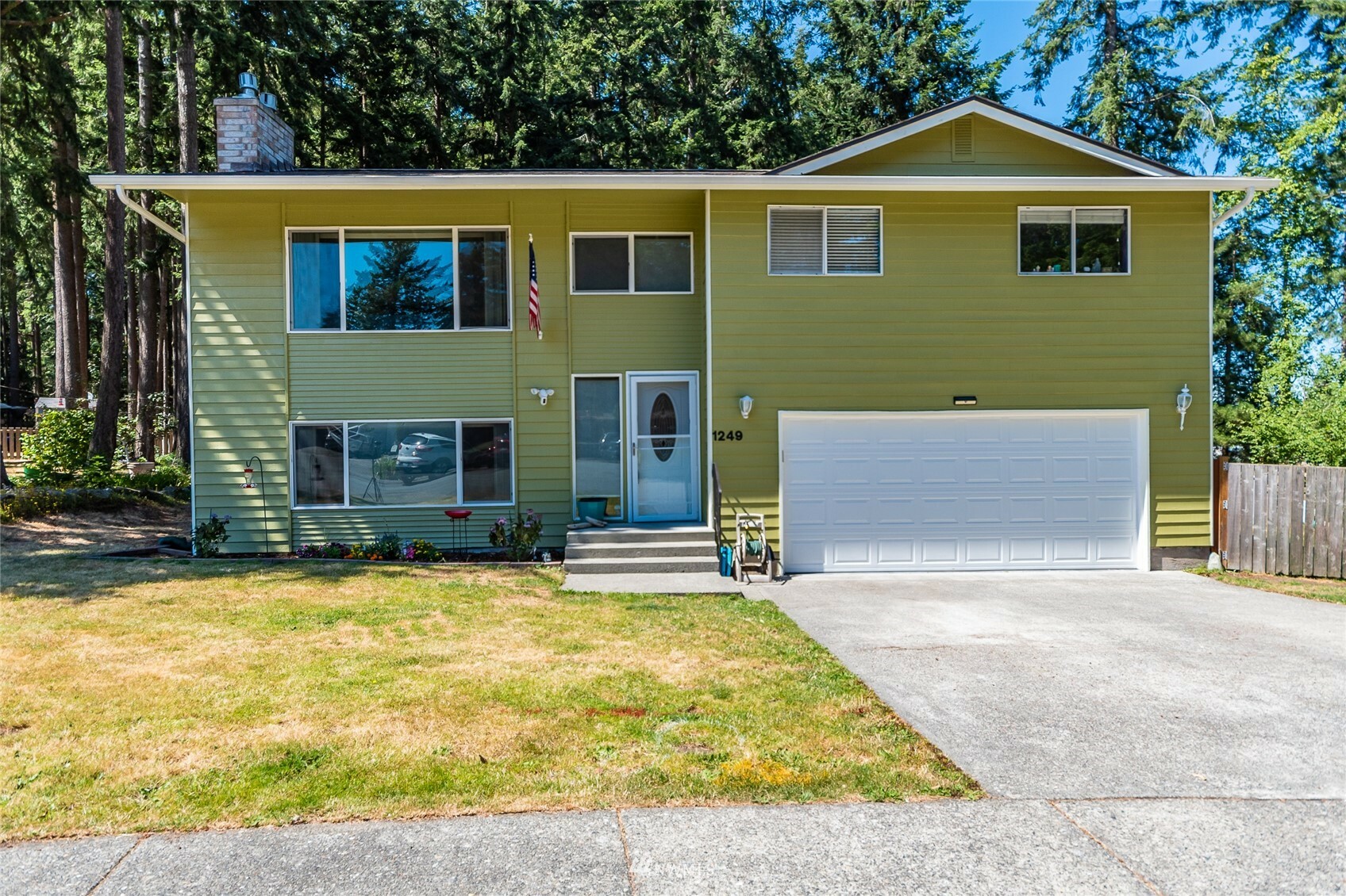 Property Photo:  1249 NE Sealth Place  WA 98277 