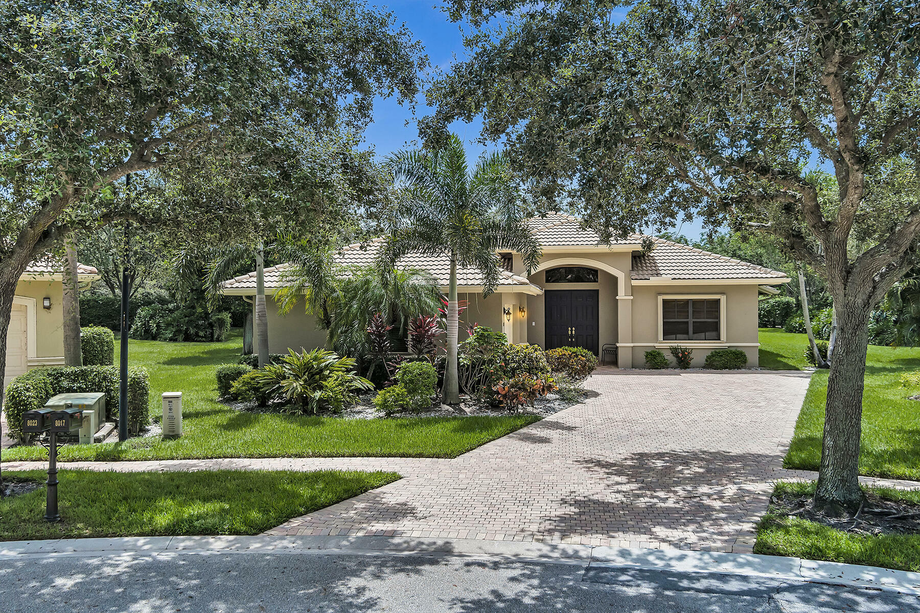 Property Photo: 8017 Via Grande FL 33437