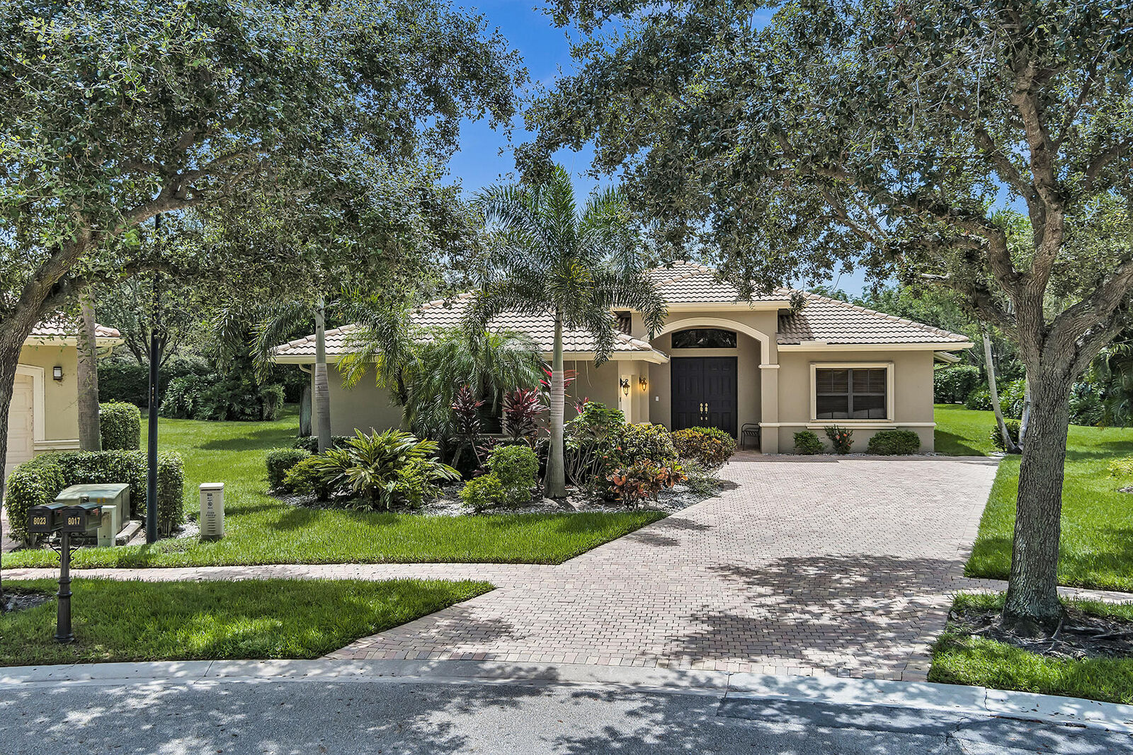 Property Photo: 8017 Via Grande FL 33437