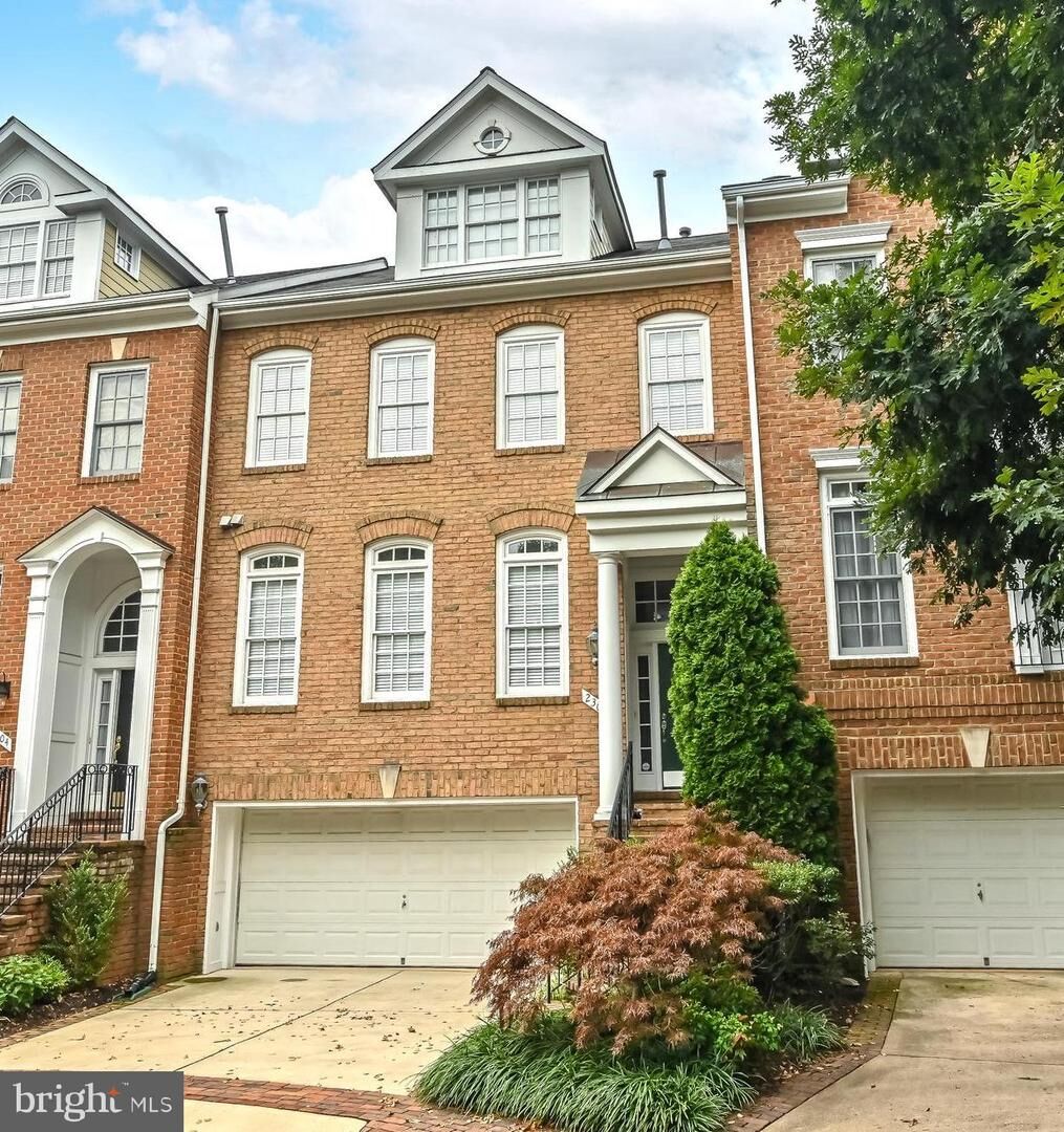 Property Photo:  2302 Sawtooth Oak  VA 22182 