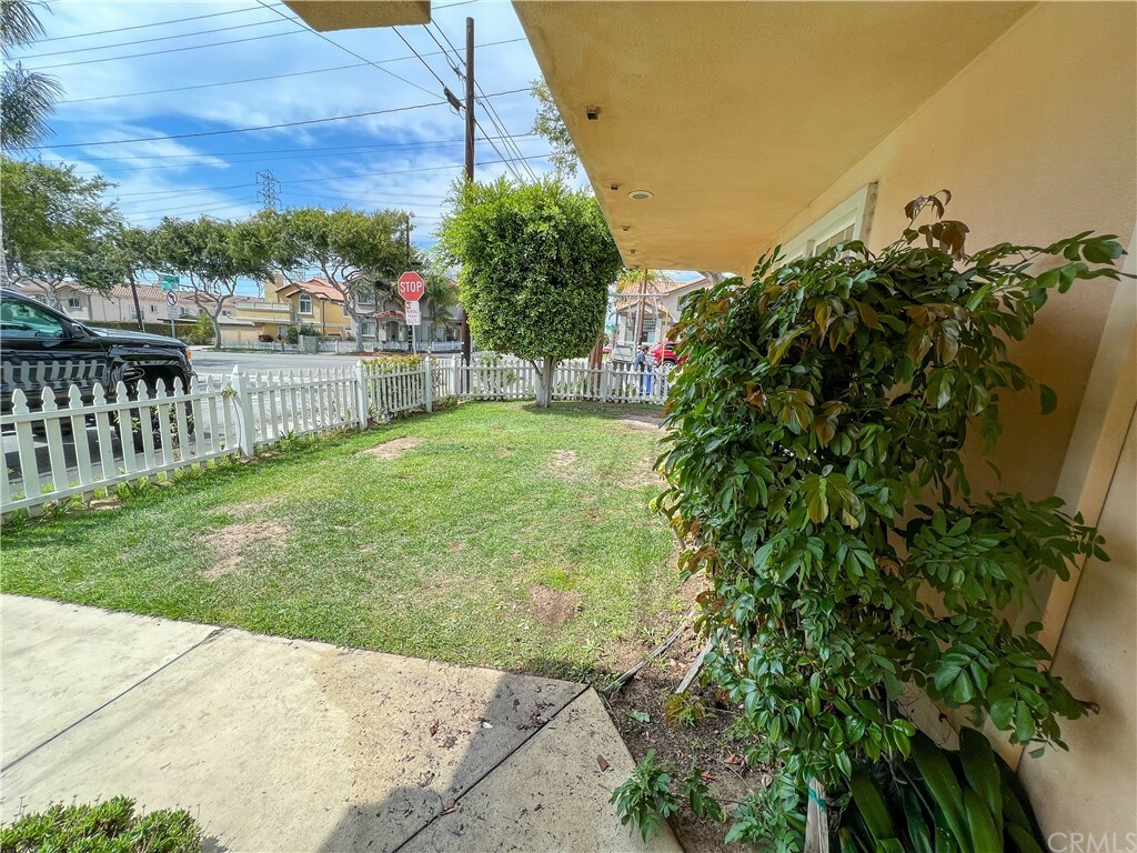 Property Photo:  1510 Perkins Lane  CA 90278 