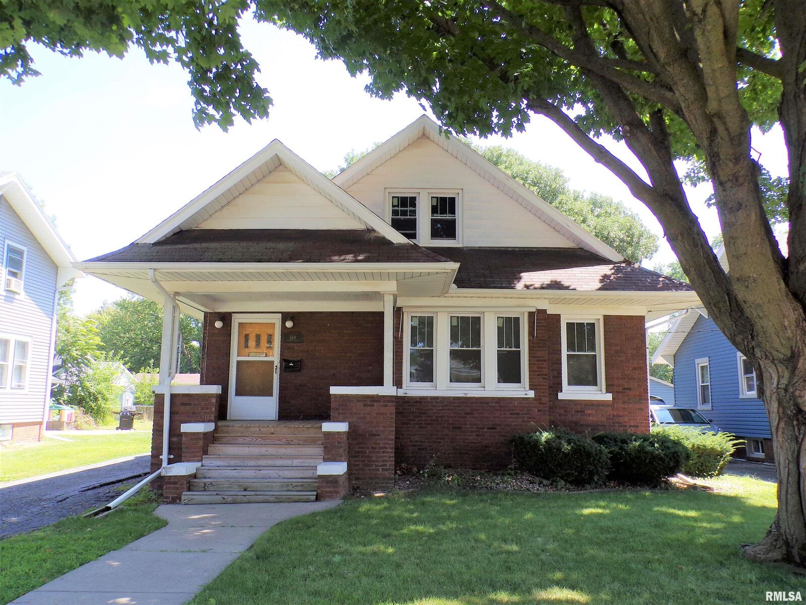 Property Photo:  569 Clark  IL 61401 