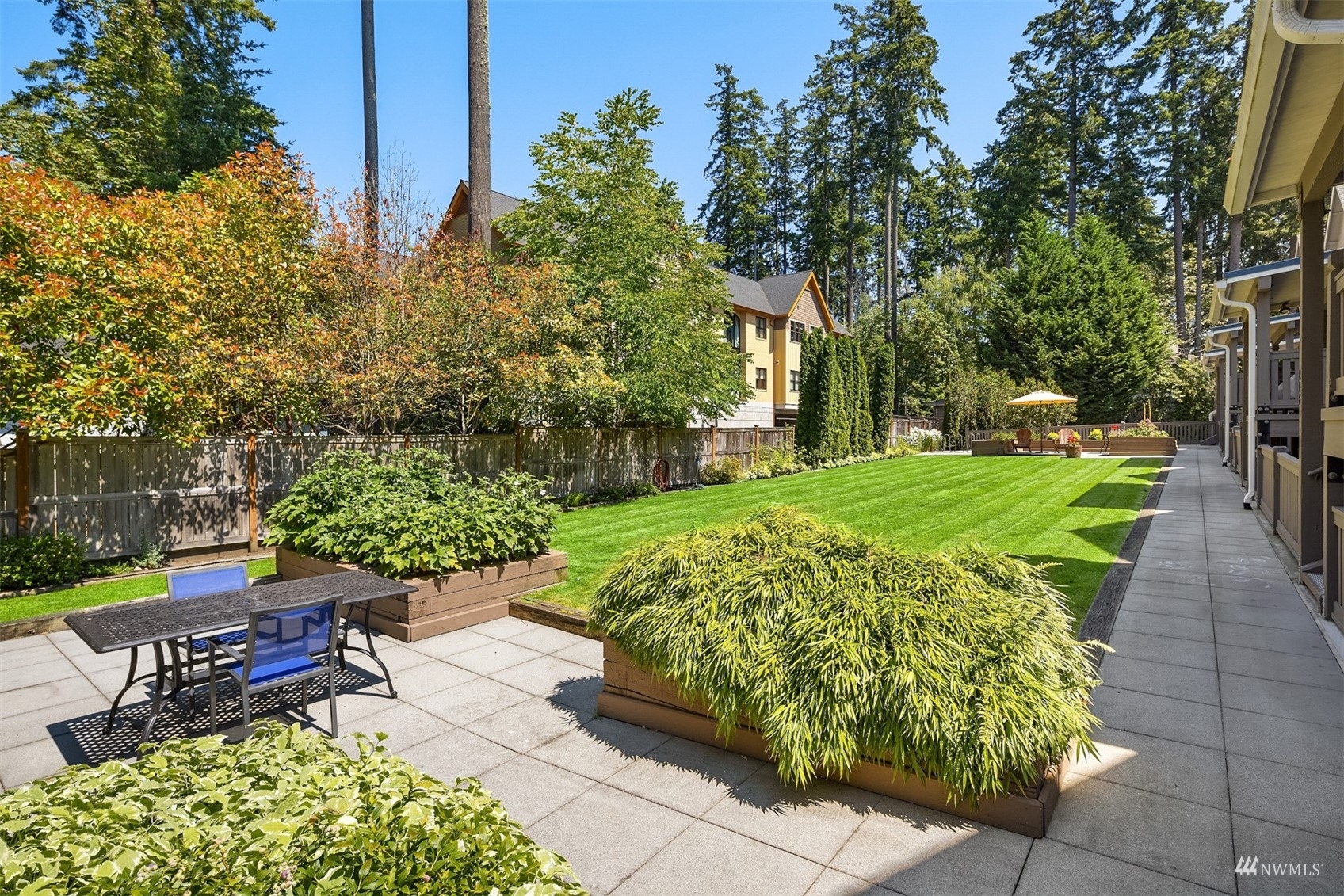 Property Photo: 284 Madrona Way NE 212 WA 98110