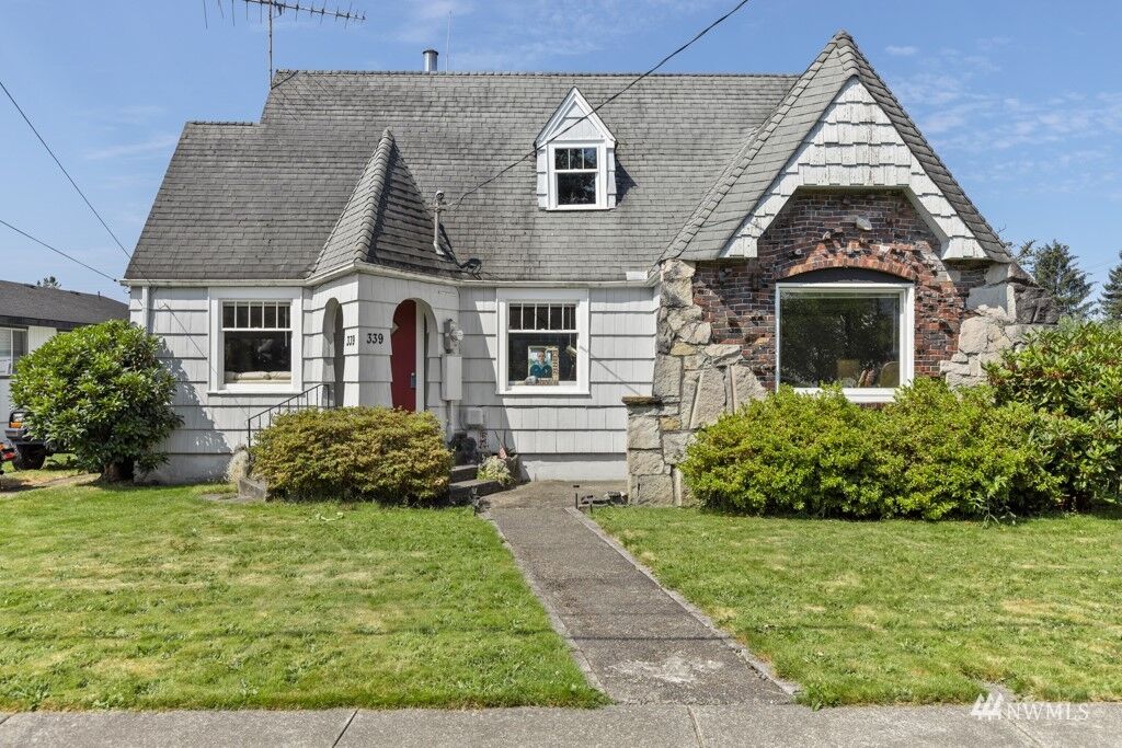 Property Photo: 339 S Cottage Street WA 98321