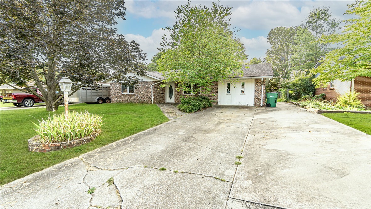 Property Photo:  705 Gail Street  AR 72762 