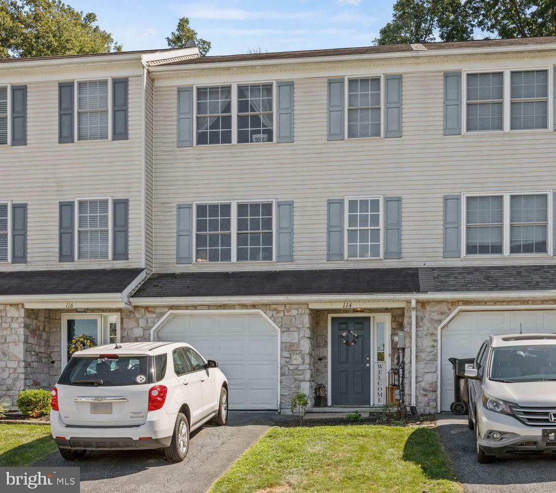 Property Photo:  114 Acorn Lane  PA 17554 