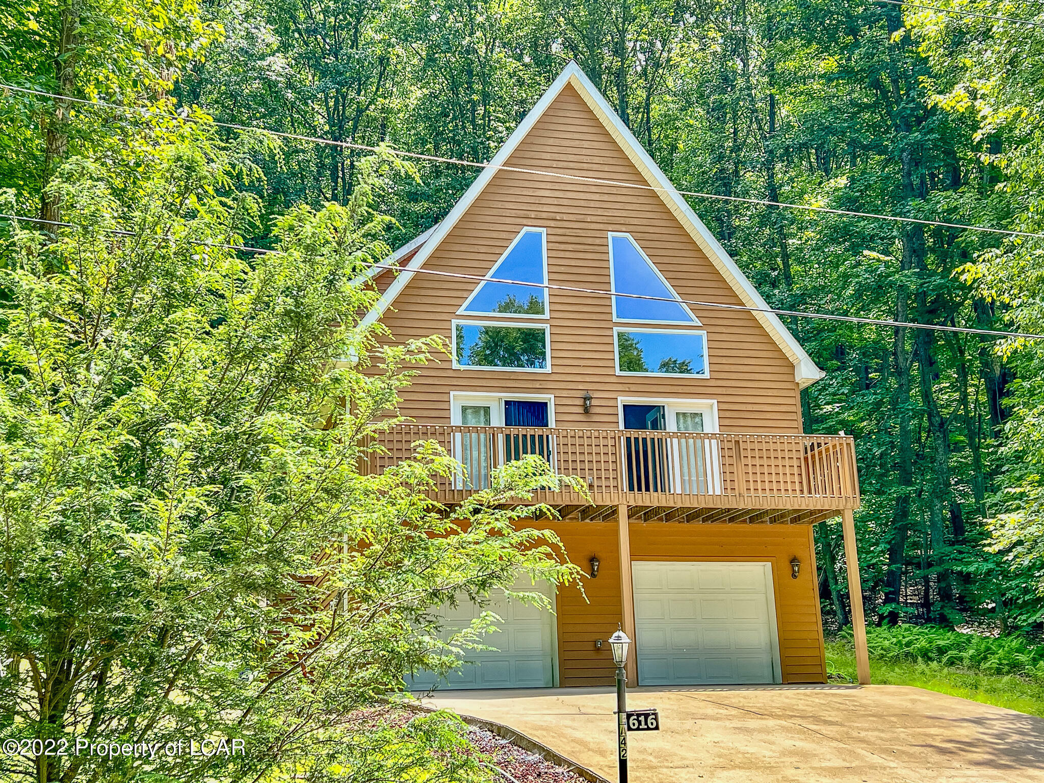 Property Photo:  616 Tuscarora Drive  PA 18202 