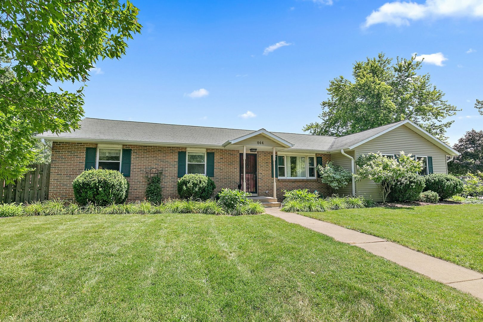 Property Photo:  844 S 8th Street  IL 60115 