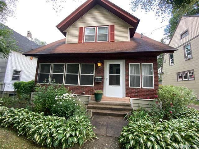 Property Photo:  1027 Dorchester Avenue SW  MI 49503 