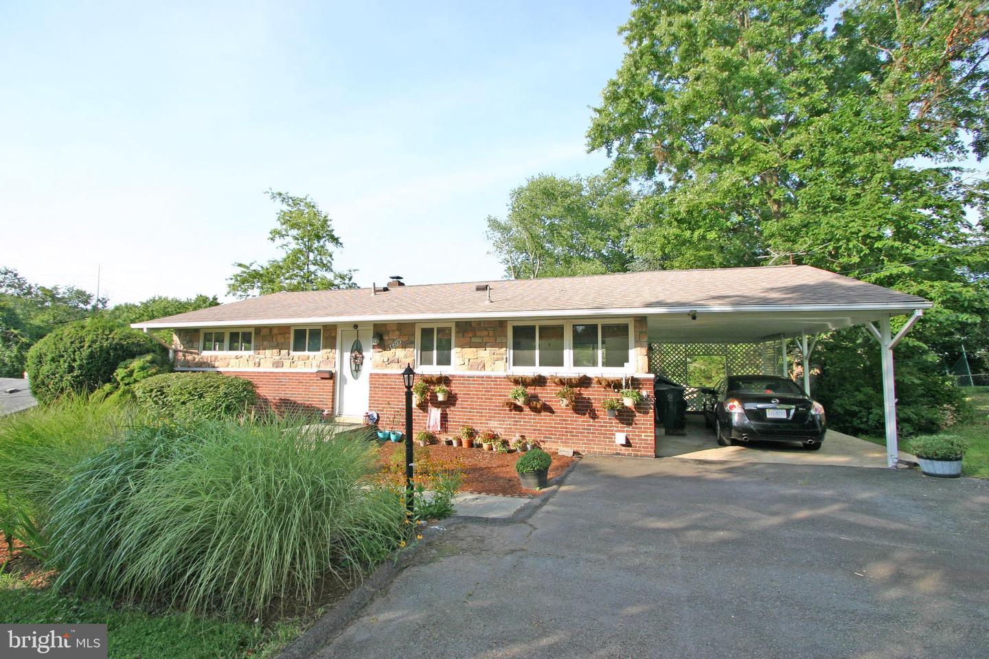 6219 Climbhill Road  Alexandria VA 22310 photo