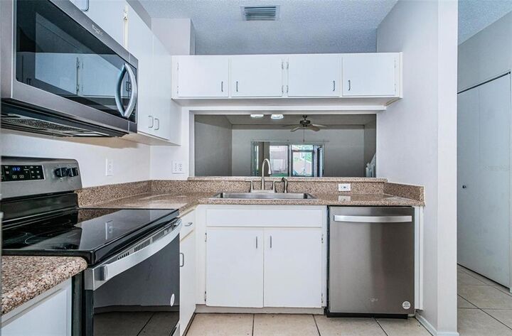 Property Photo: 6105 Bayside Key Drive FL 33615