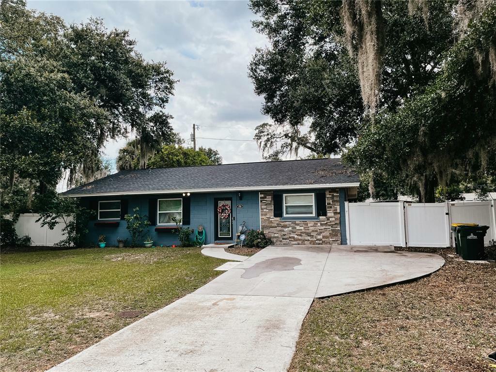 Property Photo:  250 Linden Street  FL 34711 