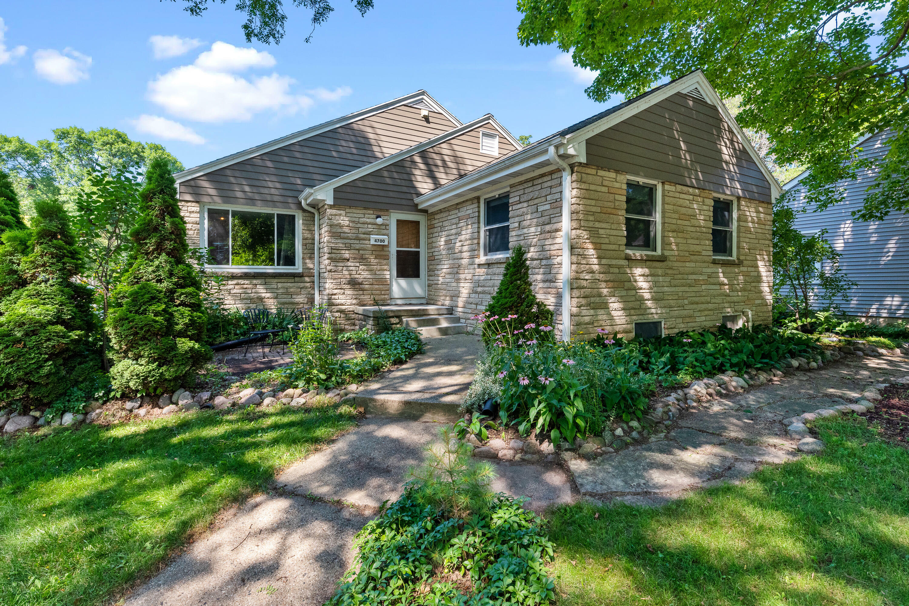 Property Photo:  4700 N Wilson Dr  WI 53211 