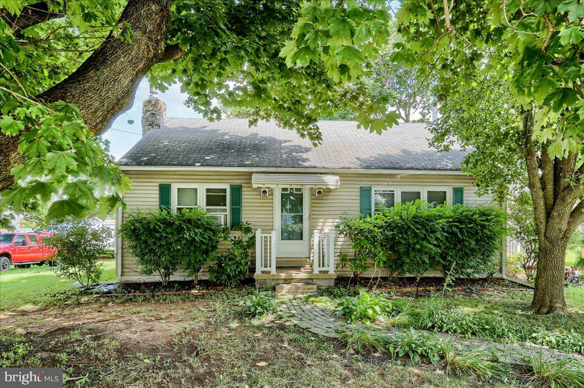 Property Photo: 547 Arch Street PA 19344