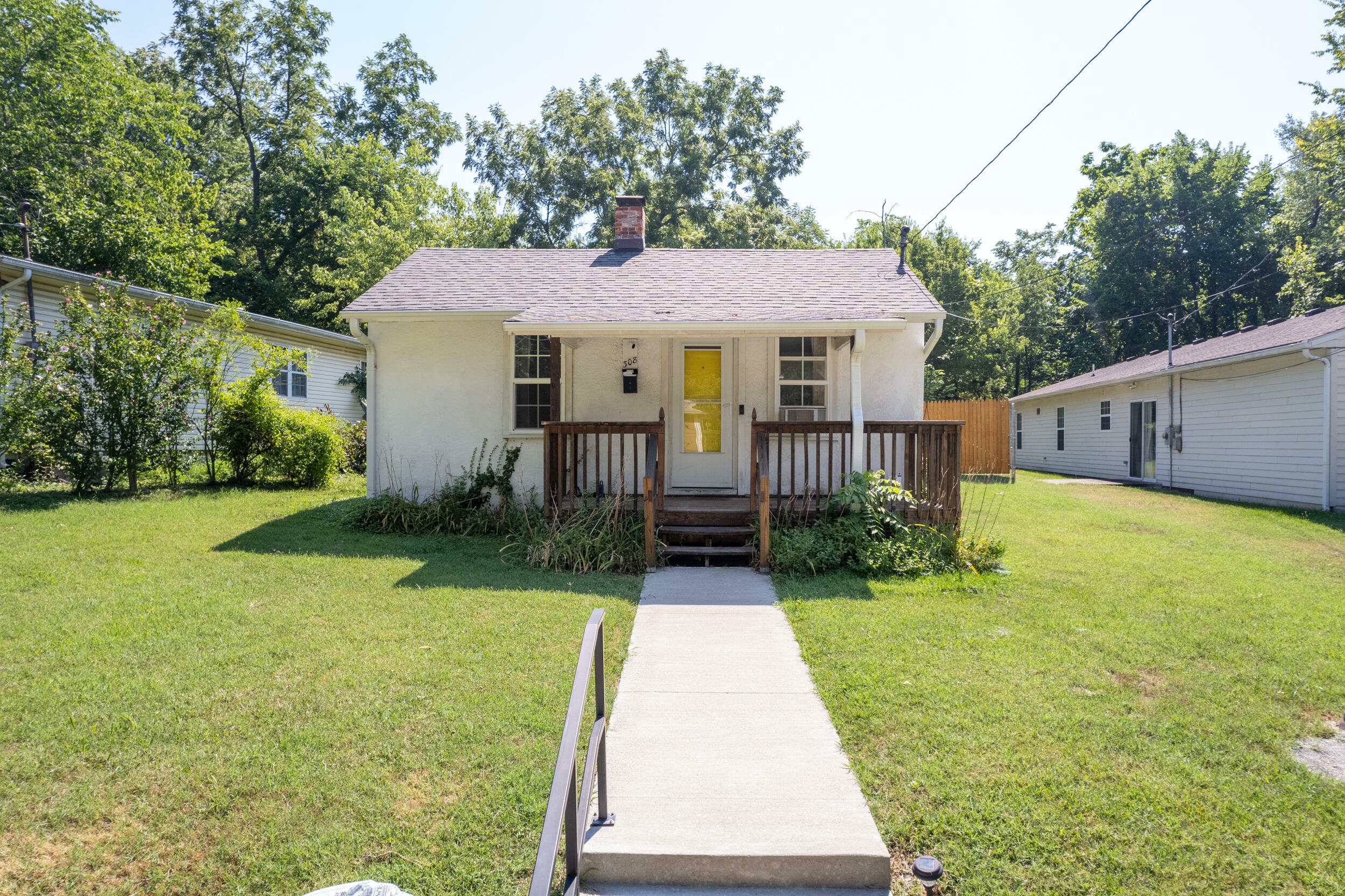 Property Photo:  308 Alexander Ave  MO 65203 