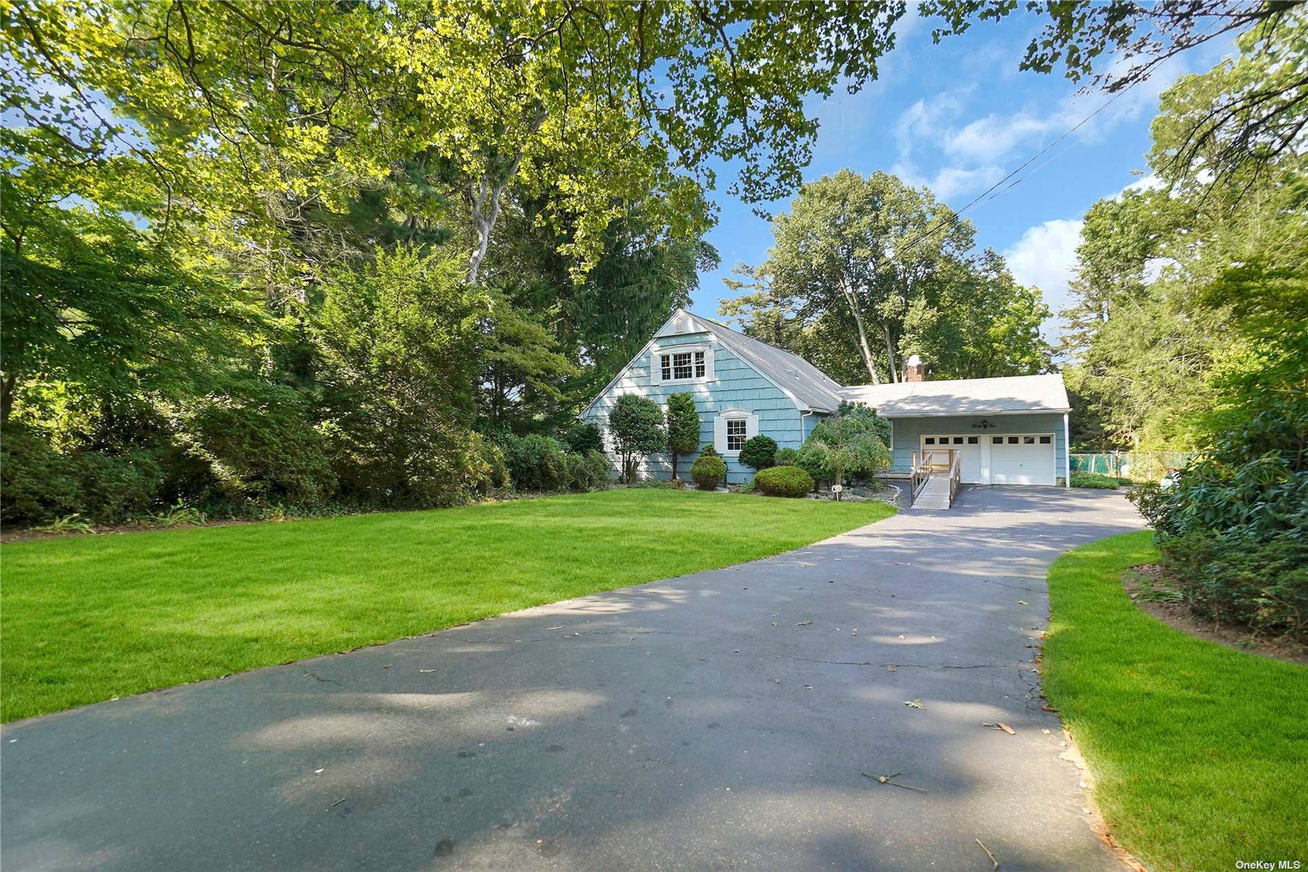 Property Photo:  32 Kenswick Lane  NY 11746 