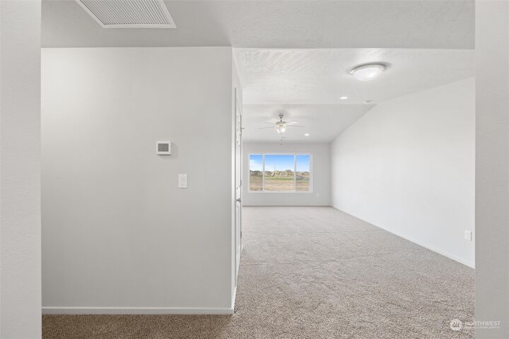 Property Photo:  837 E Cascade Street  WA 99344 