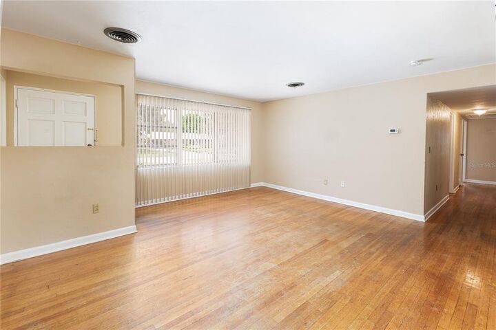 Property Photo: 2126 Woodcrest Drive FL 32792