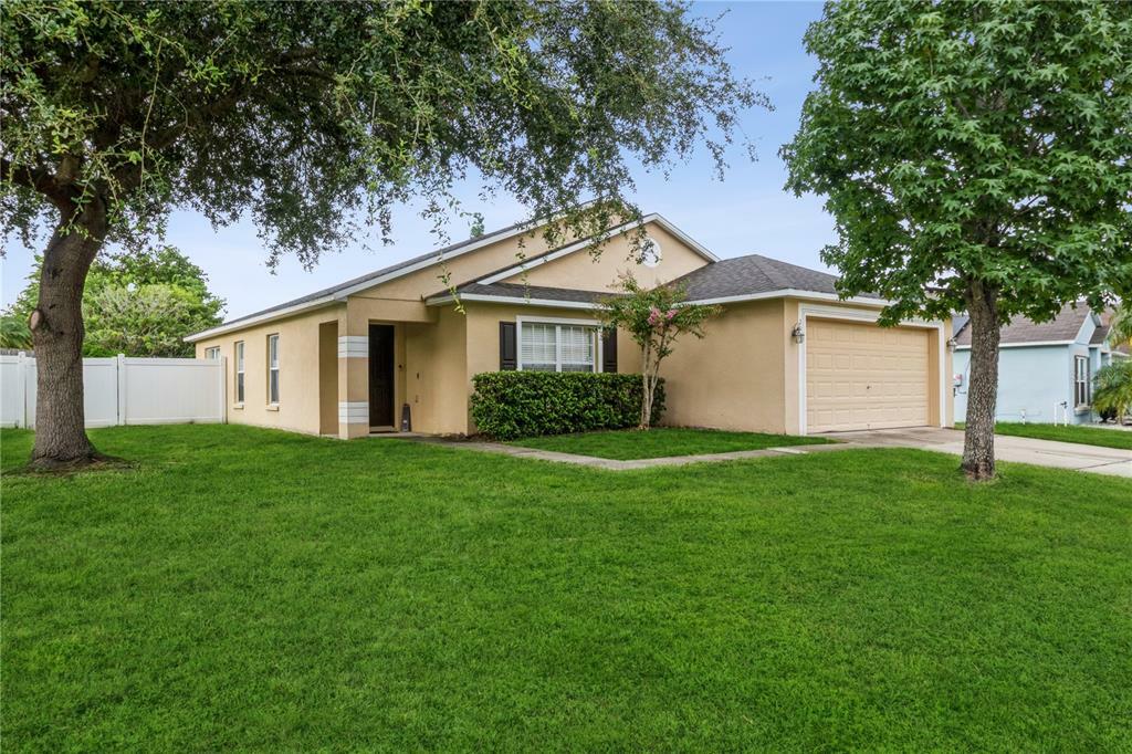 Property Photo:  180 Walnut Crest Run  FL 32771 