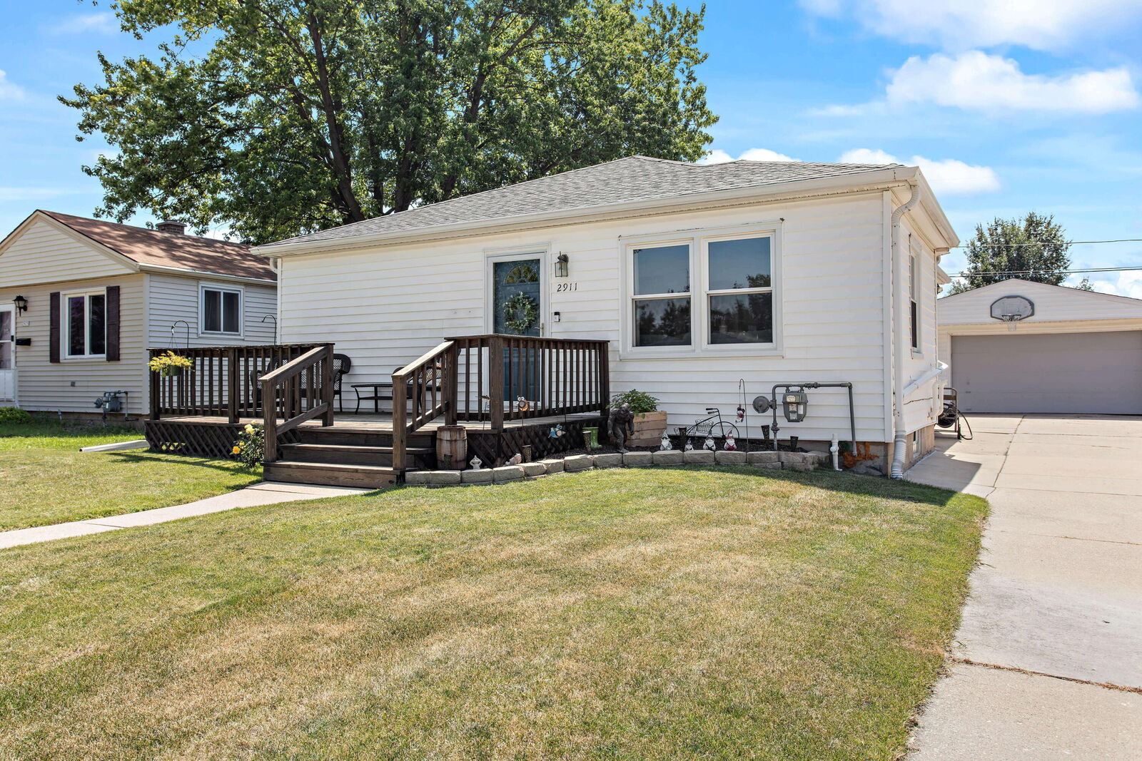 Property Photo: 2911 E Holmes Ave WI 53110