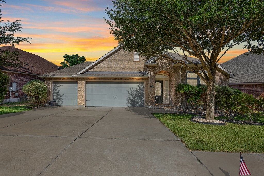 Property Photo:  725 Wiltshire Drive  TX 78634 