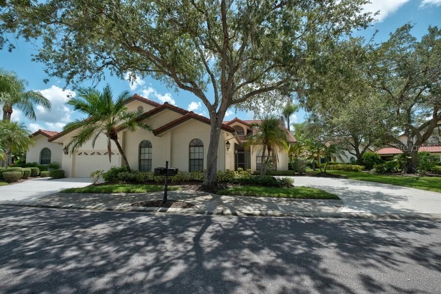 Property Photo:  4560 Las Brisas Lane  FL 34238 