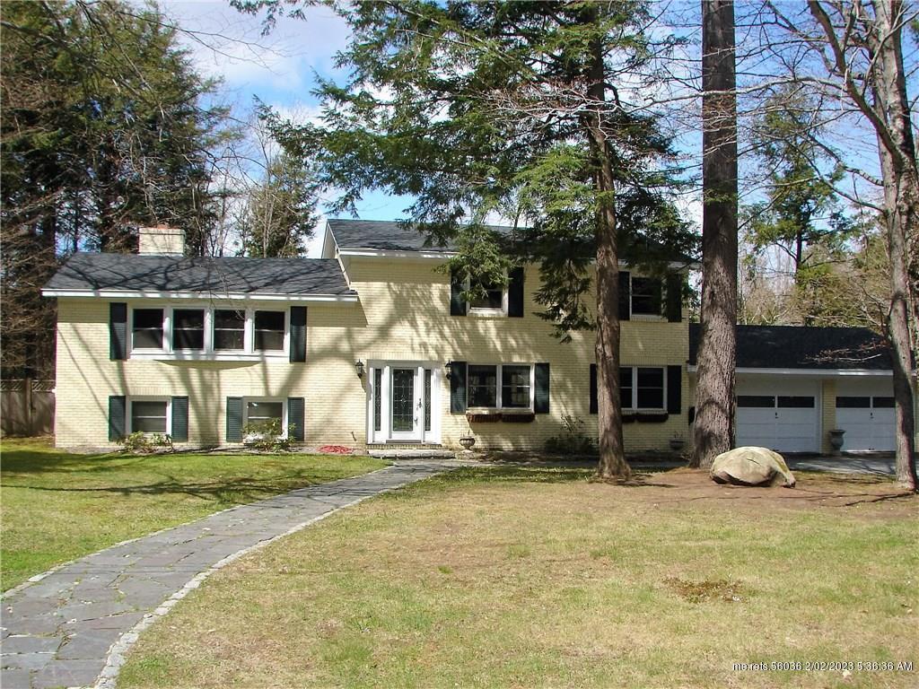 Property Photo:  72 Parkwood  ME 04330 
