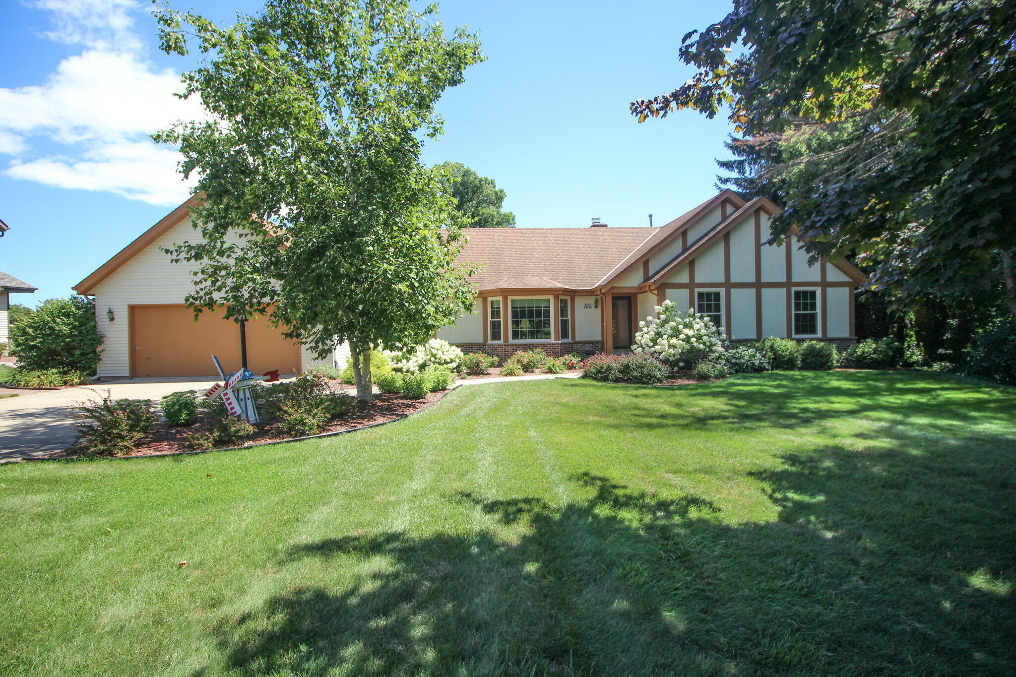 Property Photo:  W142n7144 Oakwood Dr  WI 53051 