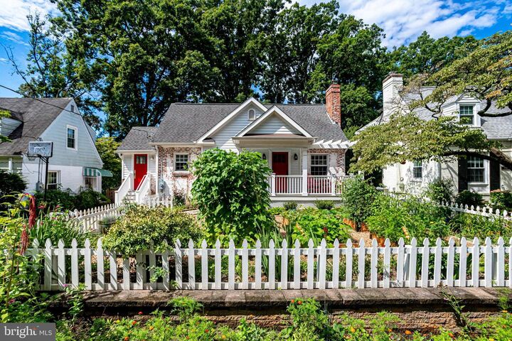 892 N Kentucky Street  Arlington VA 22205 photo