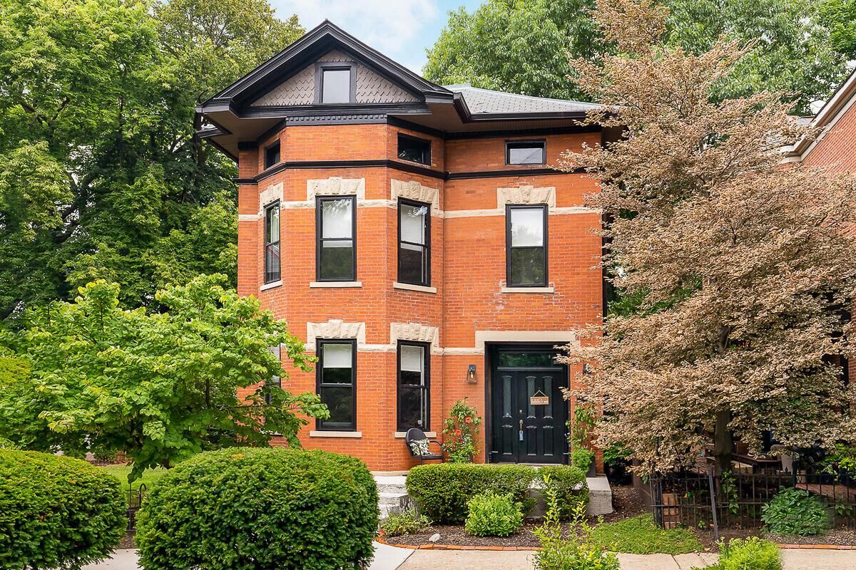 Property Photo:  106 E Lincoln Street  OH 43215 