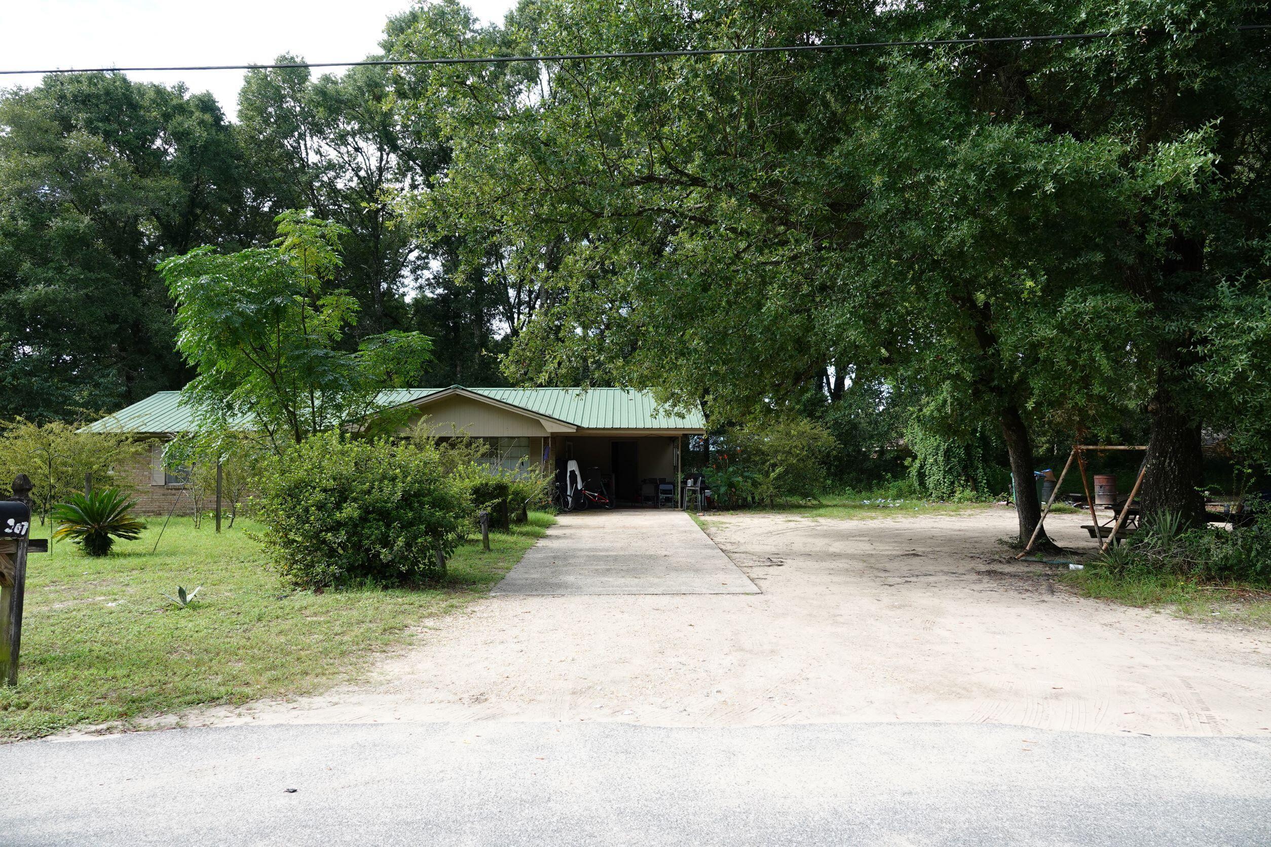 Property Photo: 207 Oglesby Avenue FL 32536