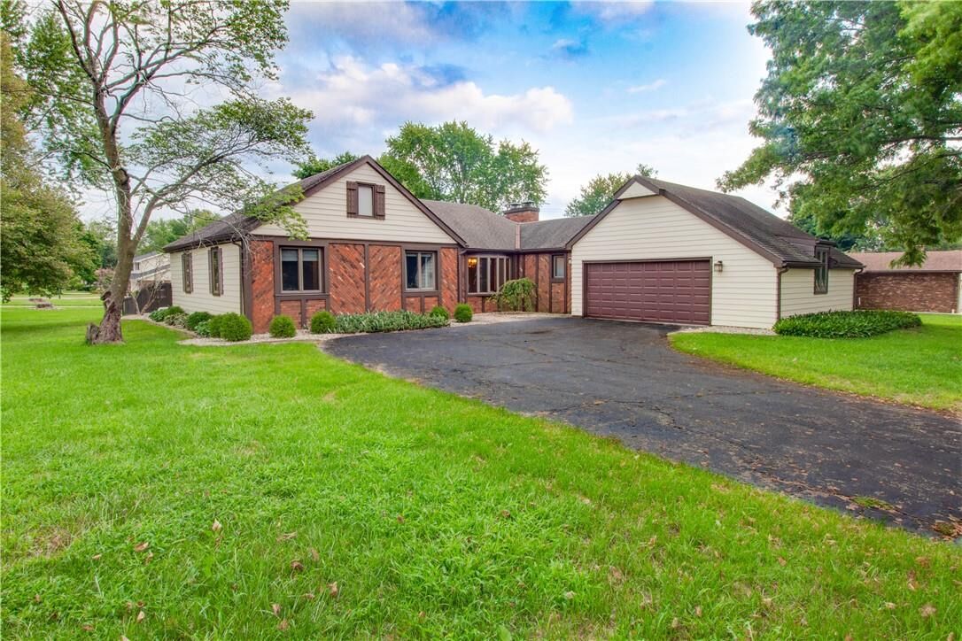 Property Photo:  2 Country Lane  IL 61938 