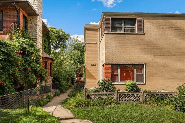 Property Photo: 1608 W Touhy Avenue A IL 60626