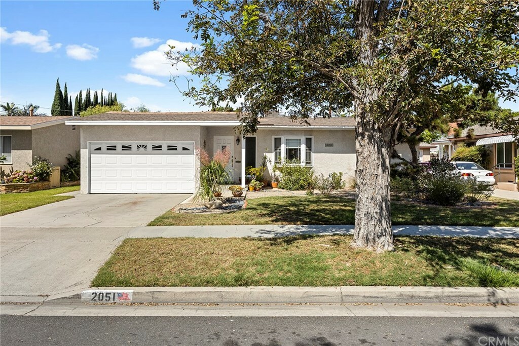 Property Photo:  2051 McNab Avenue  CA 90815 