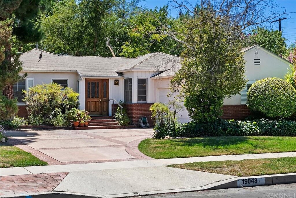 Property Photo:  19048 Bessemer Street  CA 91335 