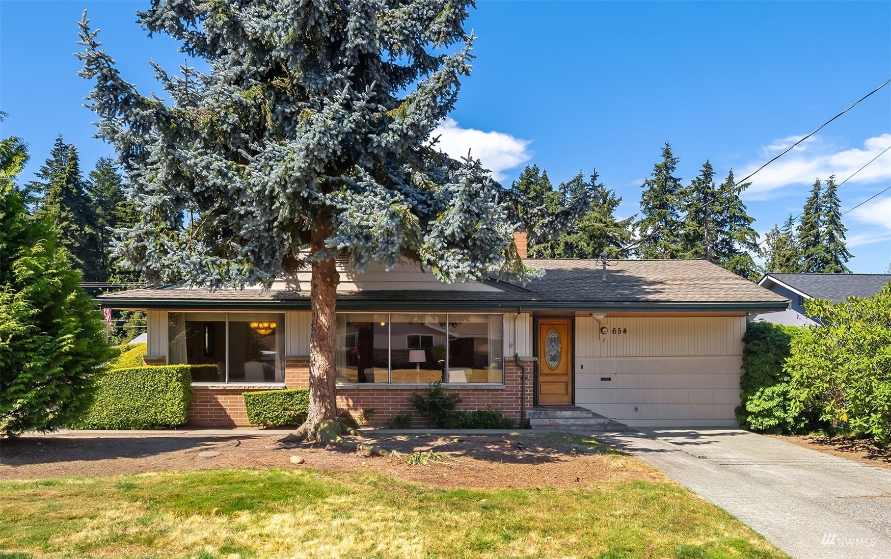 Property Photo: 654 4th Avenue S WA 98020