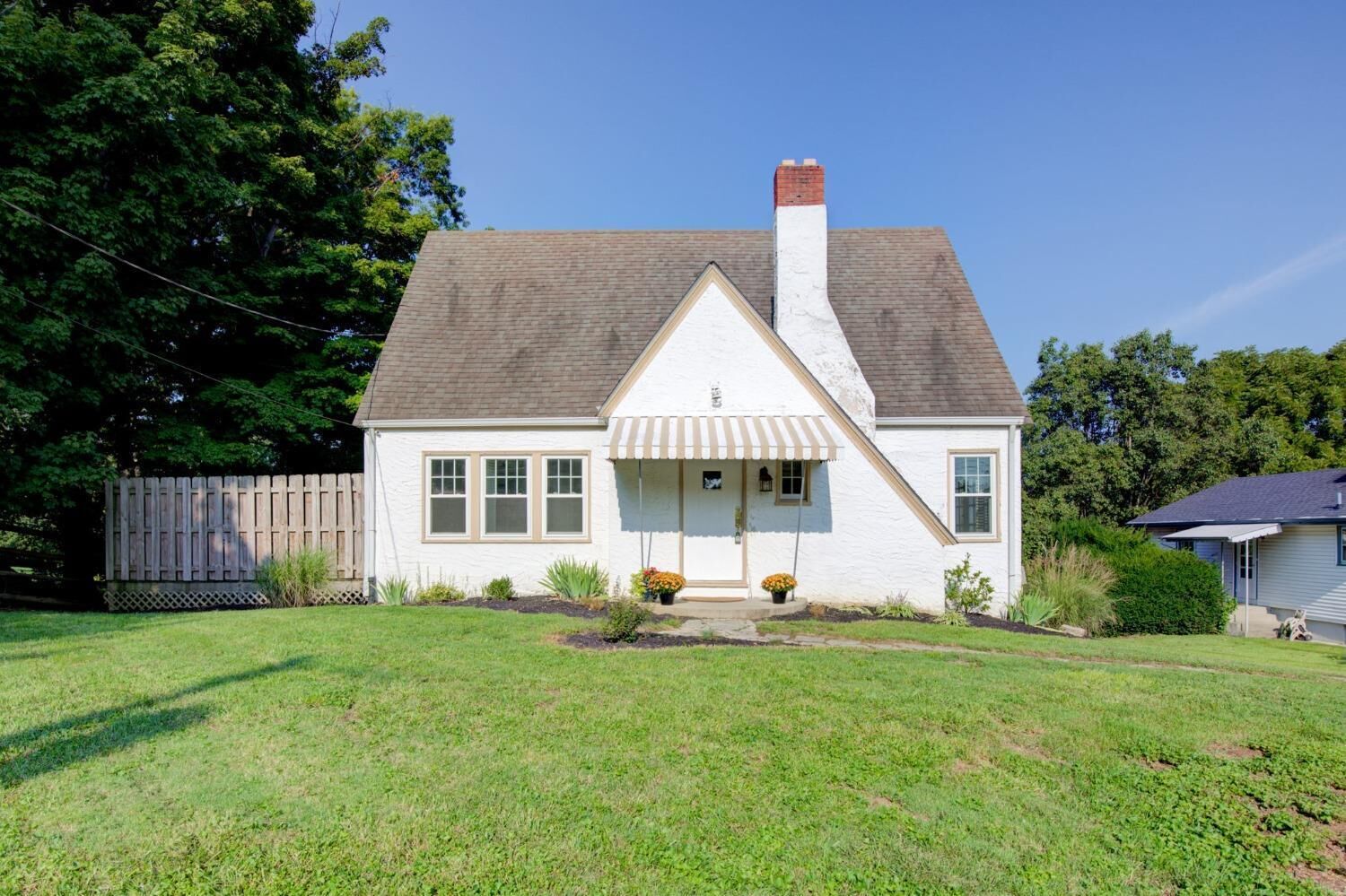 Property Photo: 1003 Burns Ave OH 45230