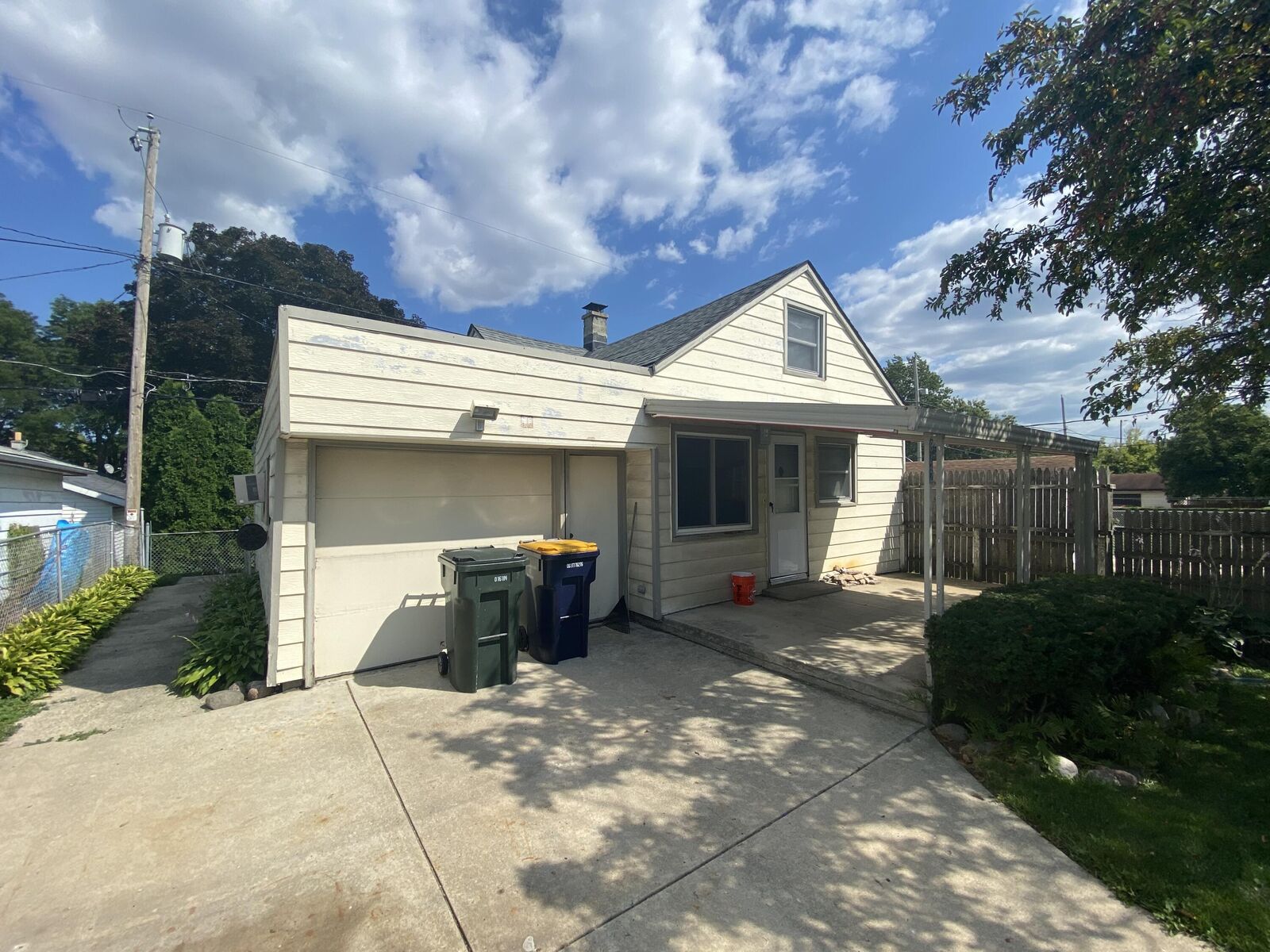 Property Photo:  842 S 92nd St  WI 53214 