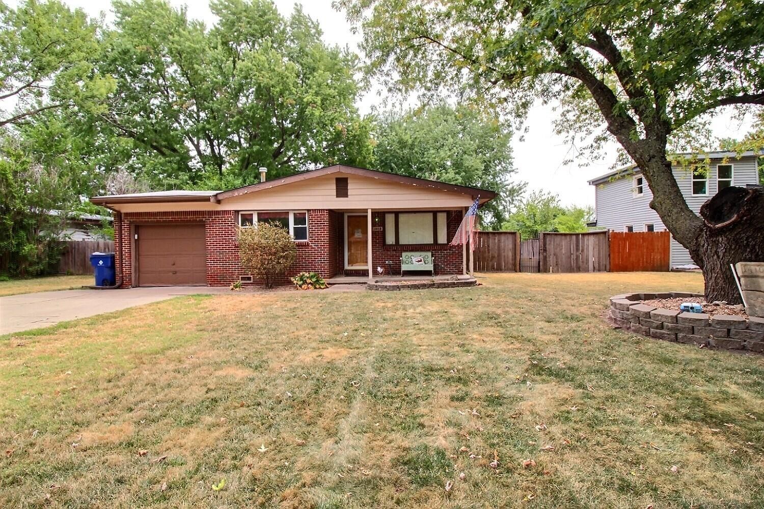 Property Photo: 1410 N Prairie Ln KS 67037