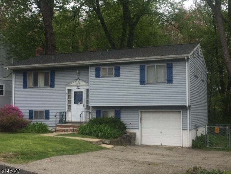 Property Photo:  2 Kitchell Rd  NJ 07834 