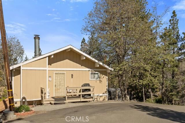 Property Photo: 32828 Deerlick Lane CA 92382