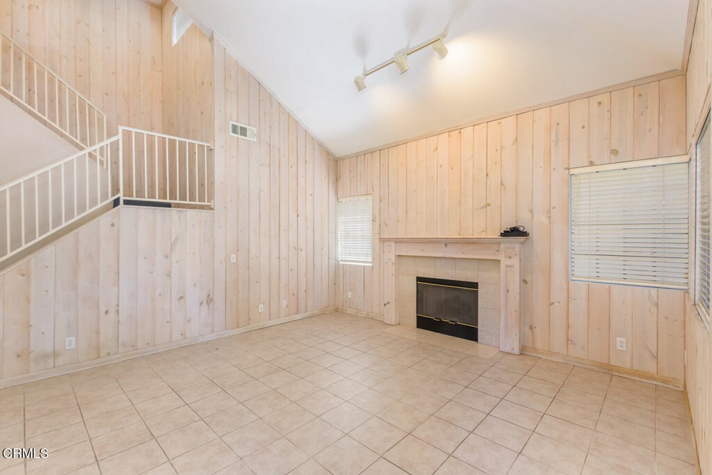 Property Photo:  162 N 5th Street  CA 93041 