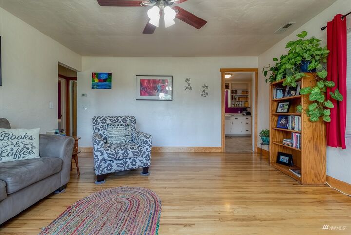 Property Photo: 105 York Street WA 99362