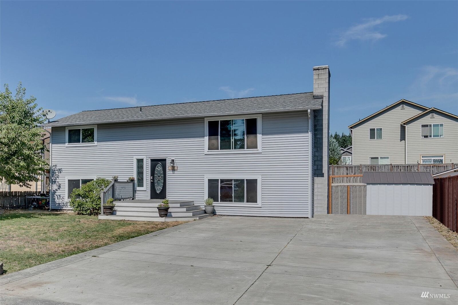 Property Photo:  17118 SE 264th Street  WA 98042 