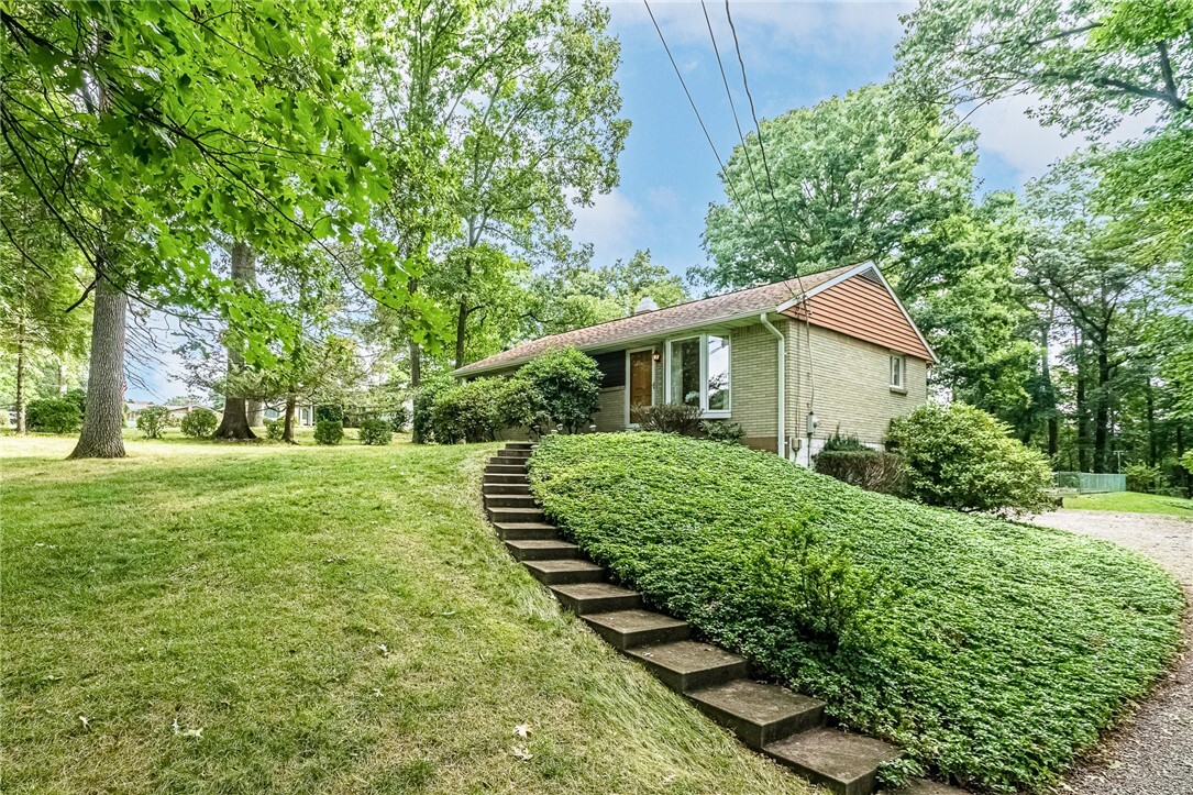 Property Photo:  228 Haymont Dr  PA 15044 