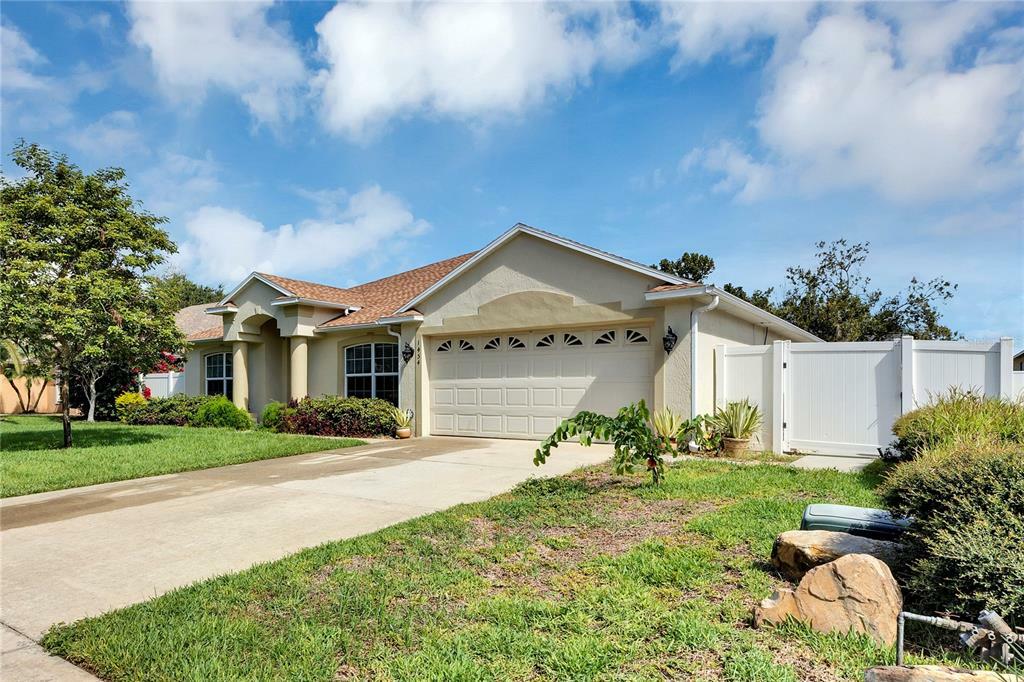 Property Photo:  1454 Cedar Pine Drive  FL 32725 