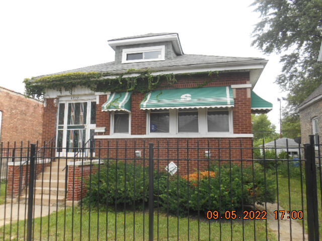 Property Photo: 4929 W Polk Avenue IL 60644